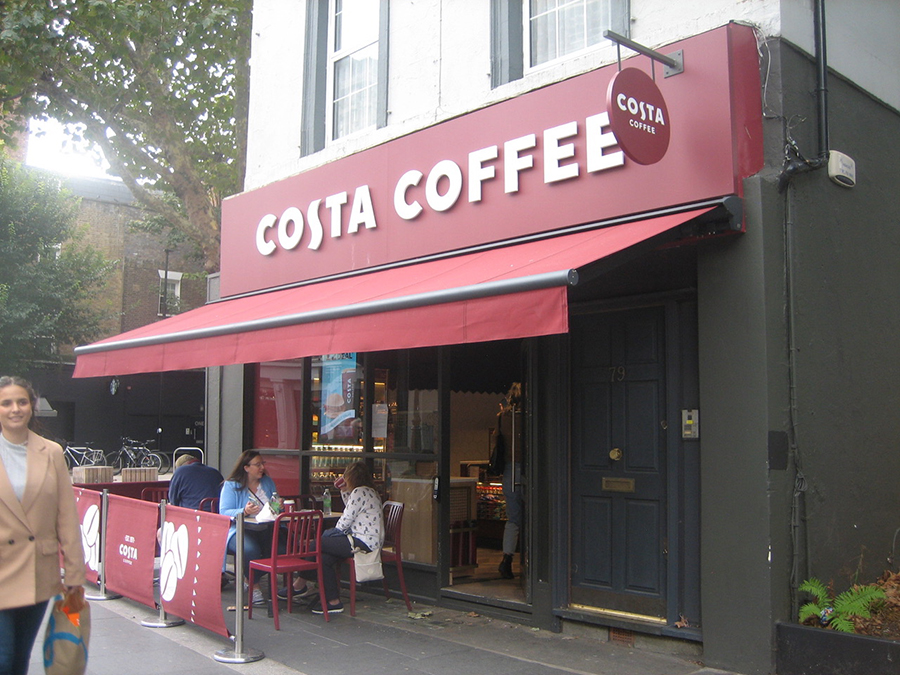 코스타 커피는 영국에만 2천여 개의 지점을 운영하고 있다.