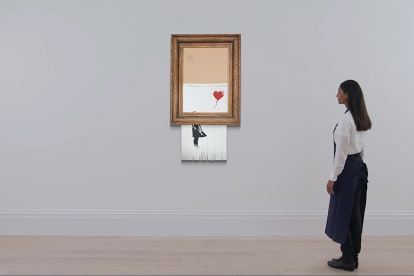 뱅크시의 작품, ‘러브 인 더 빈’ 원래 ‘소녀와 풍선’이지만 그림이 세단된 이후 뱅크시가 이름을 바꿨다. 출처: 소더비스 영상 캡처