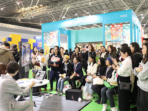 한국 그림책 전시관 부대 행사에 참석한 청중들